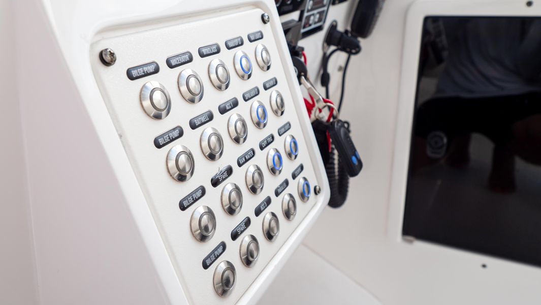 2018 Intrepid 430 Sport Yacht