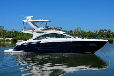 Cruisers 60 Cantius Fly