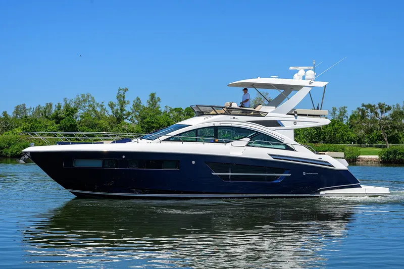 Unorthodocs Yacht Photos Pics 2018 Cruisers 60 Cantius Fly yacht cruising on a sunny day, side view.