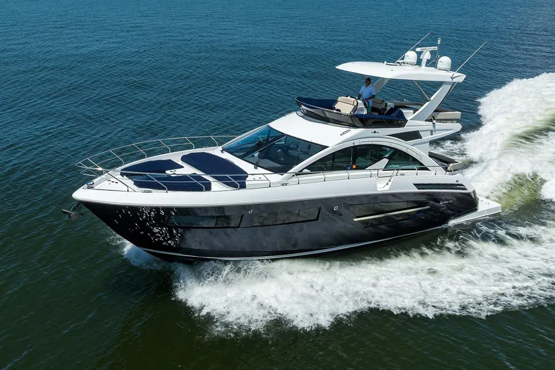 Unorthodocs Yacht Photos Pics 2018 Cruisers 60 Cantius Fly yacht cruising on open water.