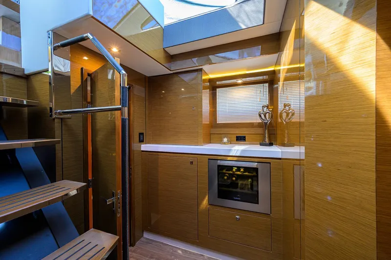 Unorthodocs Yacht Photos Pics Luxurious interior of 2018 Cruisers 60 Cantius Fly yacht with modern kitchen design.