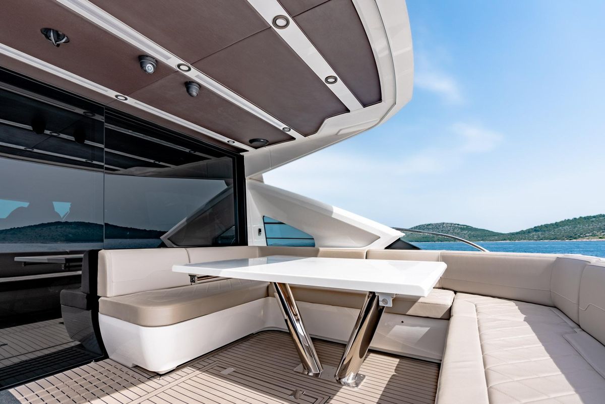 2019 Fairline 66 