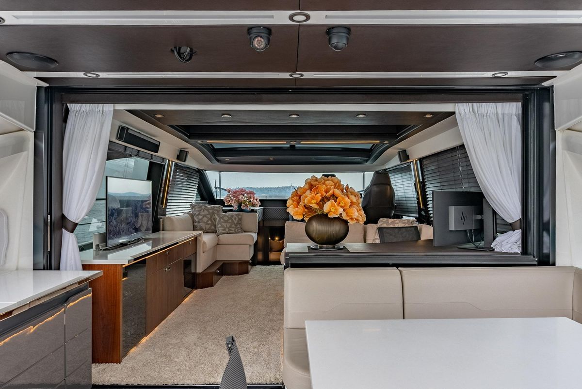 2019 Fairline 66 