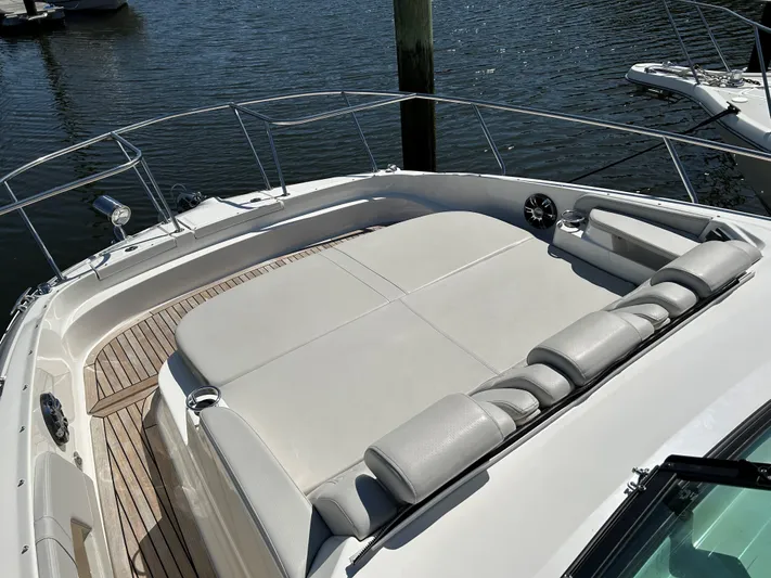  Yacht Photos Pics 2021 Sea Ray 320 DA boat with spacious sunbathing area and sleek design.