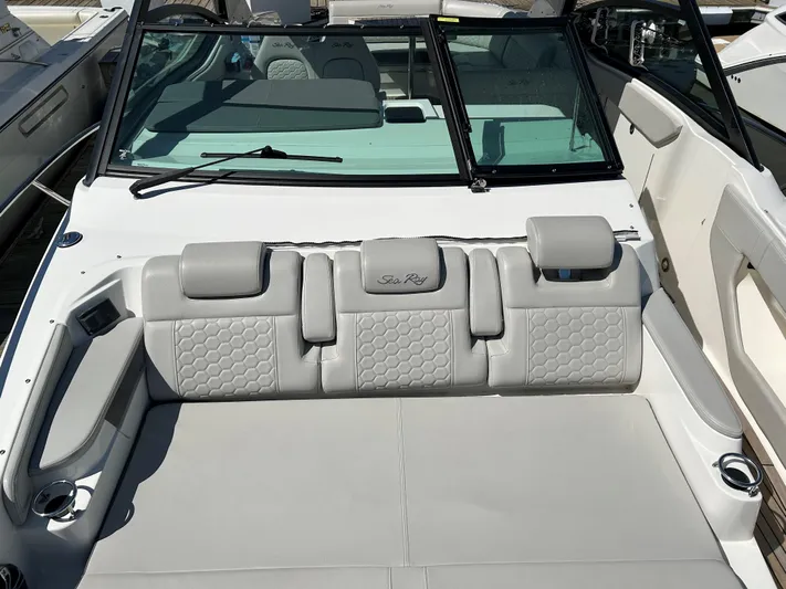  Yacht Photos Pics 2021 Sea Ray 320 DA boat with luxurious seating and modern design.
