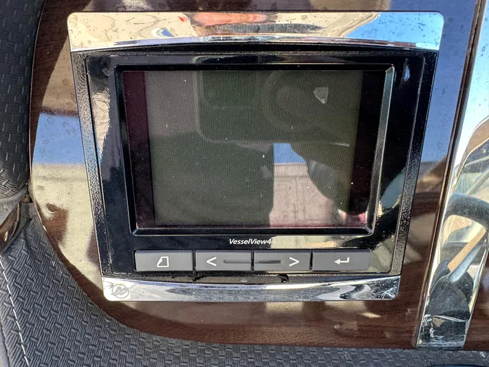  Yacht Photos Pics 2016 Chaparral 337SSX VesselView display with control buttons.