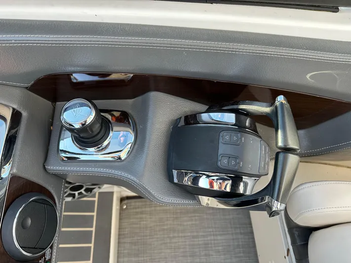  Yacht Photos Pics 2016 Chaparral 337SSX boat controls with joystick and throttle lever.