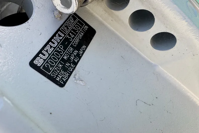  Yacht Photos Pics Label on Suzuki motor, model DF200AP, on 2023 Sea Chaser 27 HFC CC boat.