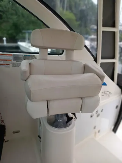 Gracie Yacht Photos Pics Captain's chair on 2009 Pursuit 310 OS boat, featuring plush white upholstery.