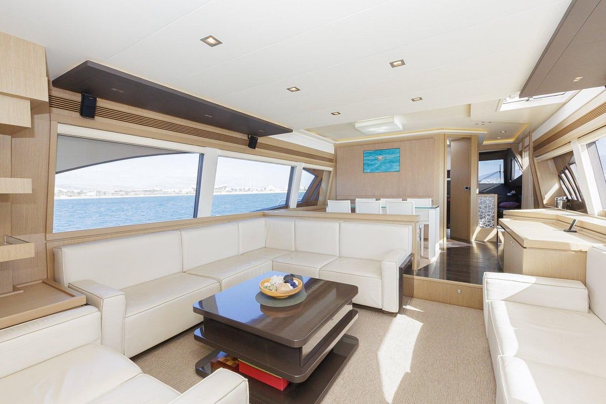 2013 Ferretti Yachts 75 