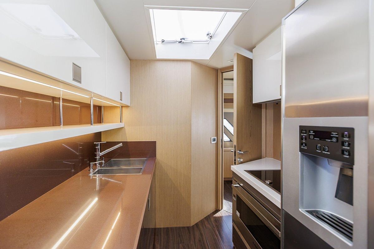 2013 Ferretti Yachts 75 