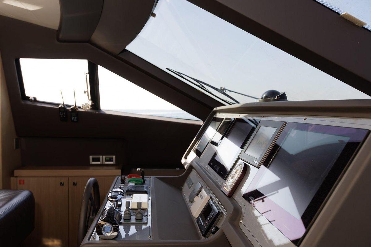 2013 Ferretti Yachts 75 