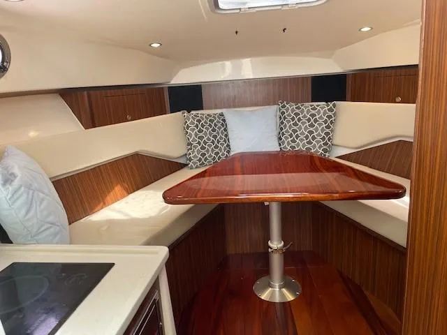 Queen B Yacht Photos Pics 