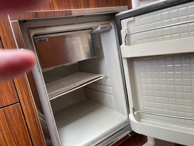 Queen B Yacht Photos Pics 