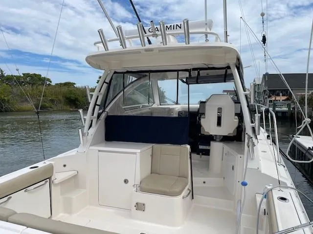 Queen B Yacht Photos Pics 