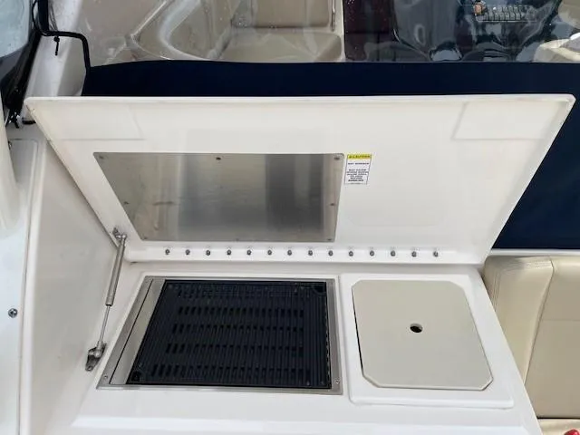 Queen B Yacht Photos Pics 