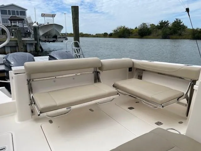 Queen B Yacht Photos Pics 