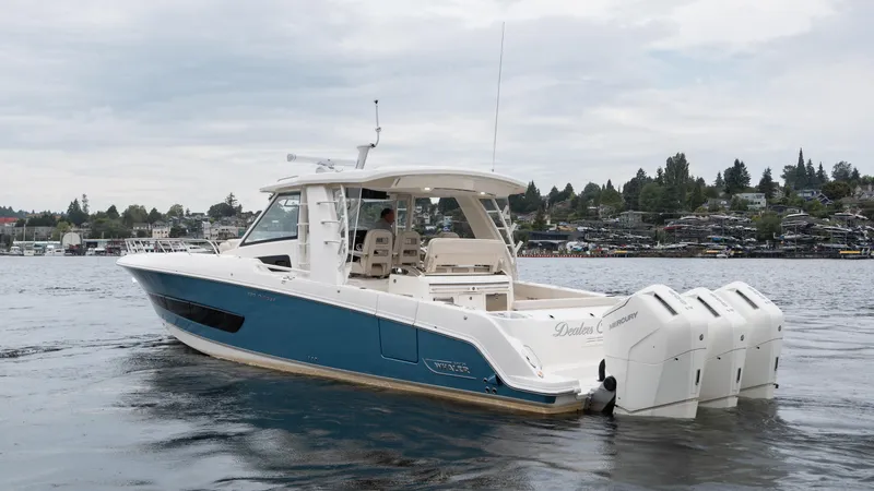  Yacht Photos Pics 2023 Boston Whaler 420 Outrage boat on water, featuring sleek design and powerful engines.