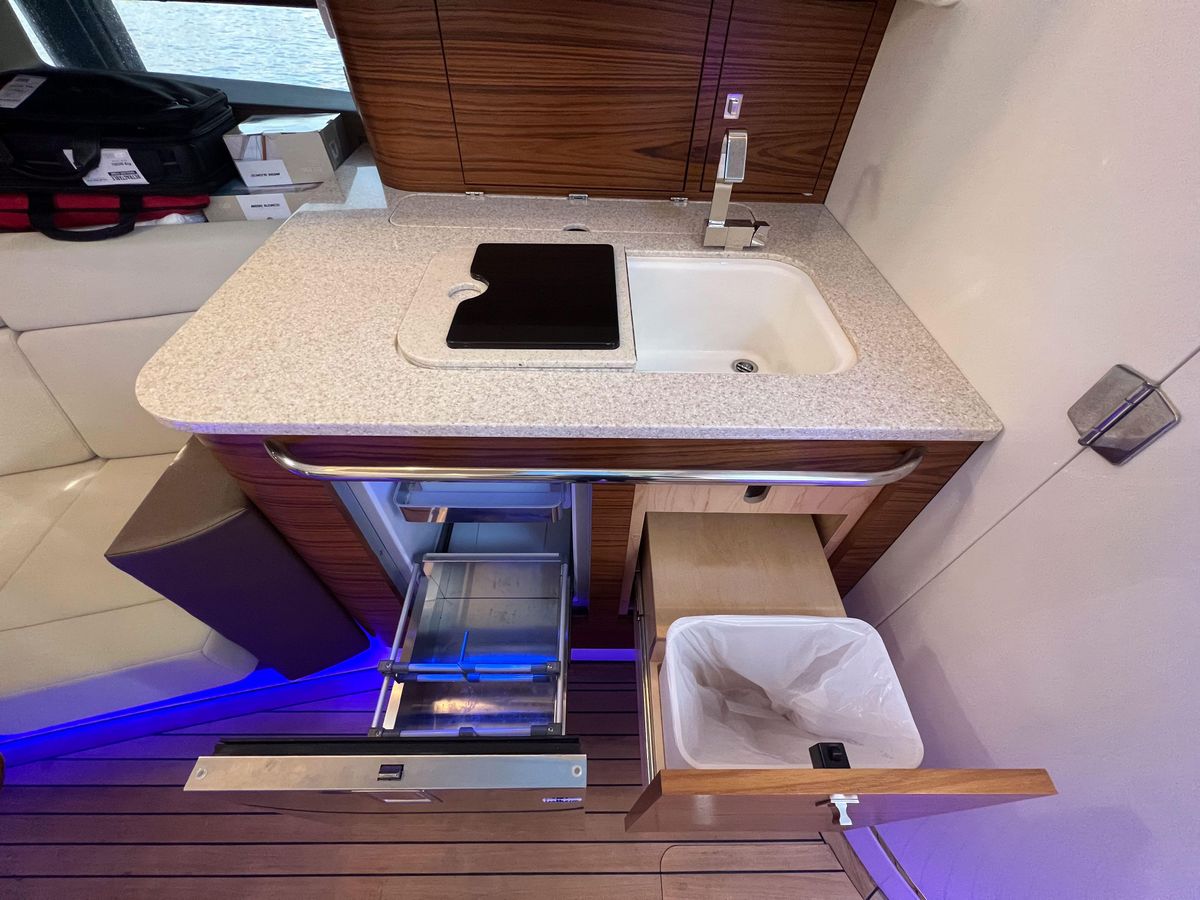 2023 Boston Whaler 42 