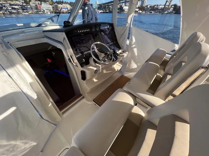  Yacht Photos Pics 2023 Boston Whaler 420 Outrage helm with modern controls and luxurious seating.