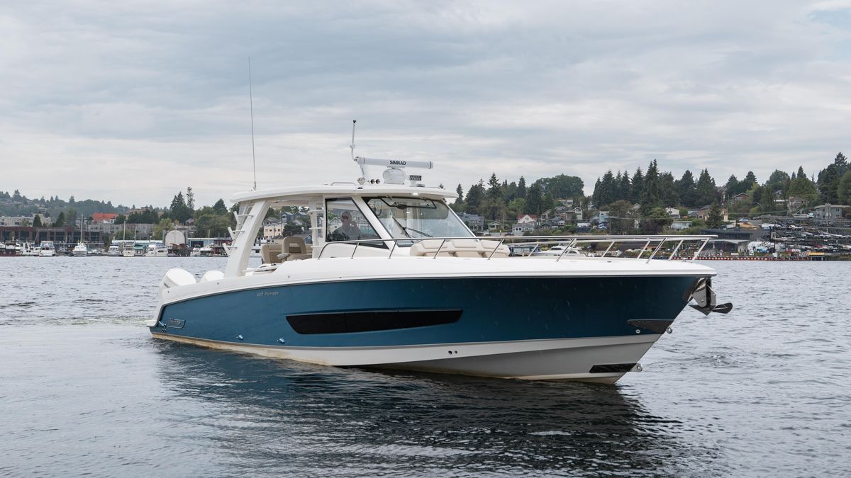 2023 Boston Whaler 42 