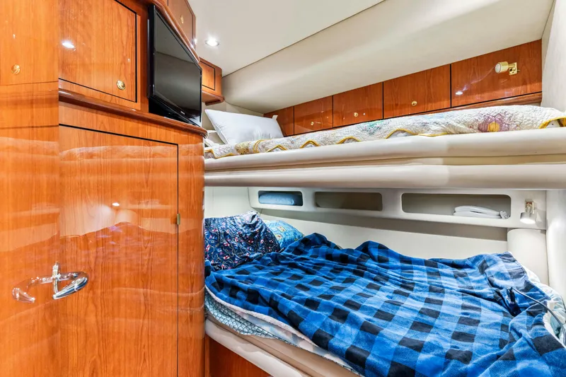 My Addiction Yacht Photos Pics Luxurious cabin interior of 2001 Sea Ray Sundancer 510 yacht with cozy bunk beds.