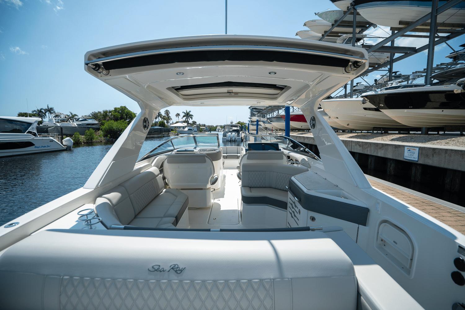 2024 Sea Ray 310 SLX Outboard Runabout for sale - YachtWorld