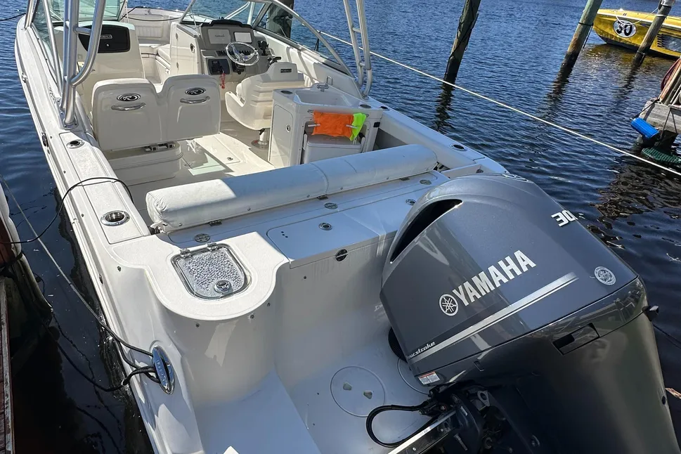 2015 Robalo R247 Dual Console Dual Console for sale - YachtWorld