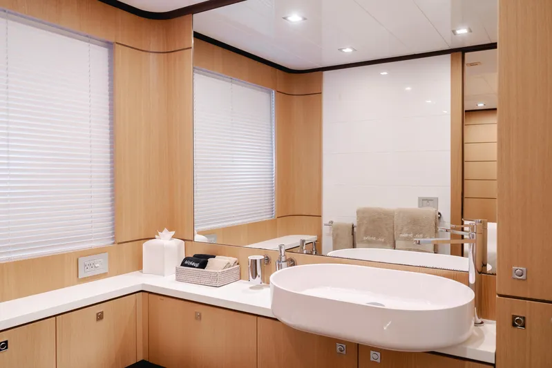 Sol Shine Yacht Photos Pics 