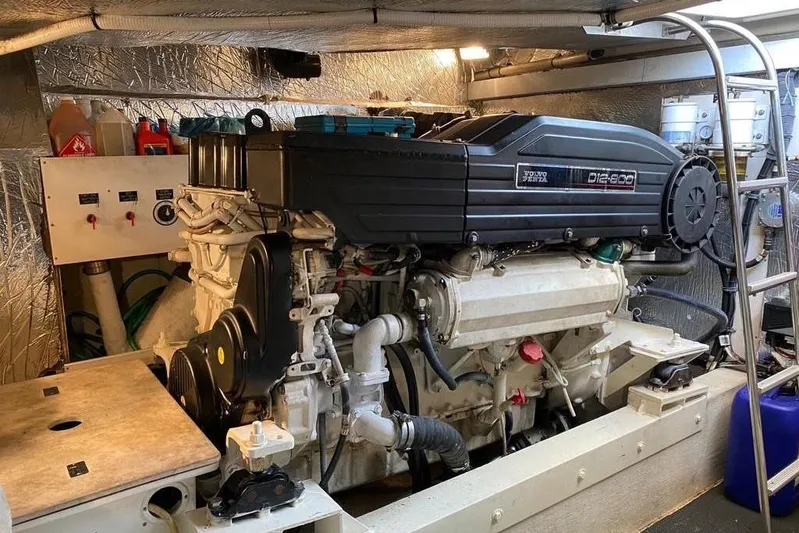  Yacht Photos Pics Engine room of 2007 Cruisers Yachts 560 Express with Volvo Penta D12-800 engine.