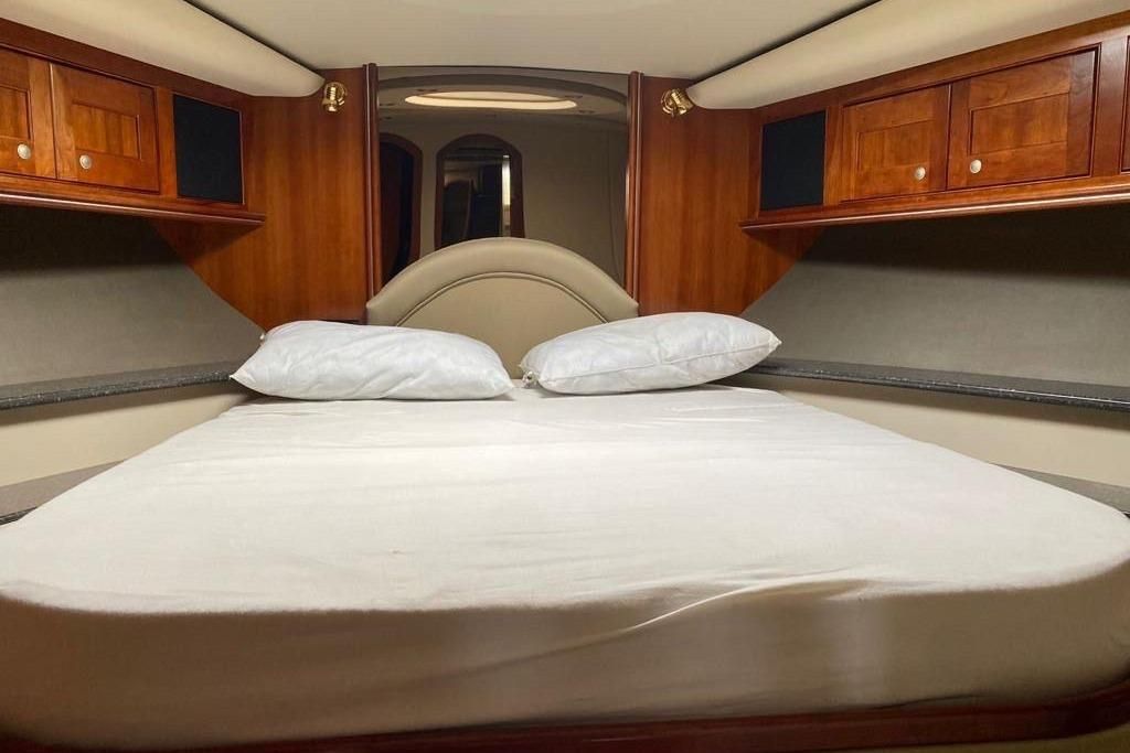 2007 Cruisers Yachts 58 