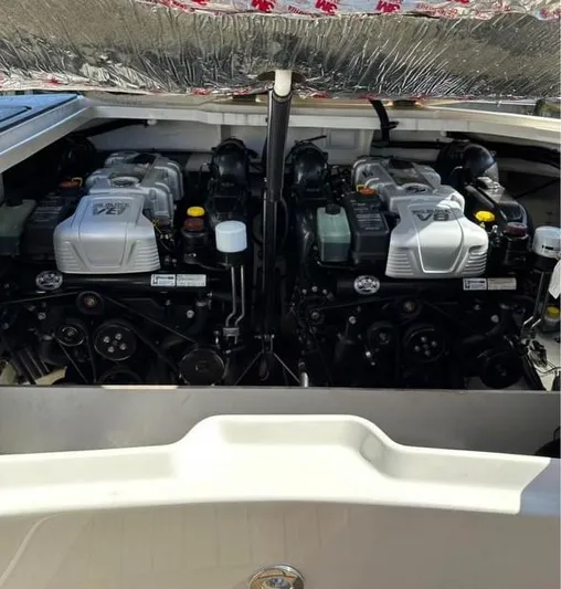  Yacht Photos Pics 2014 Sea Ray 350 SLX boat engine compartment with dual V8 engines.