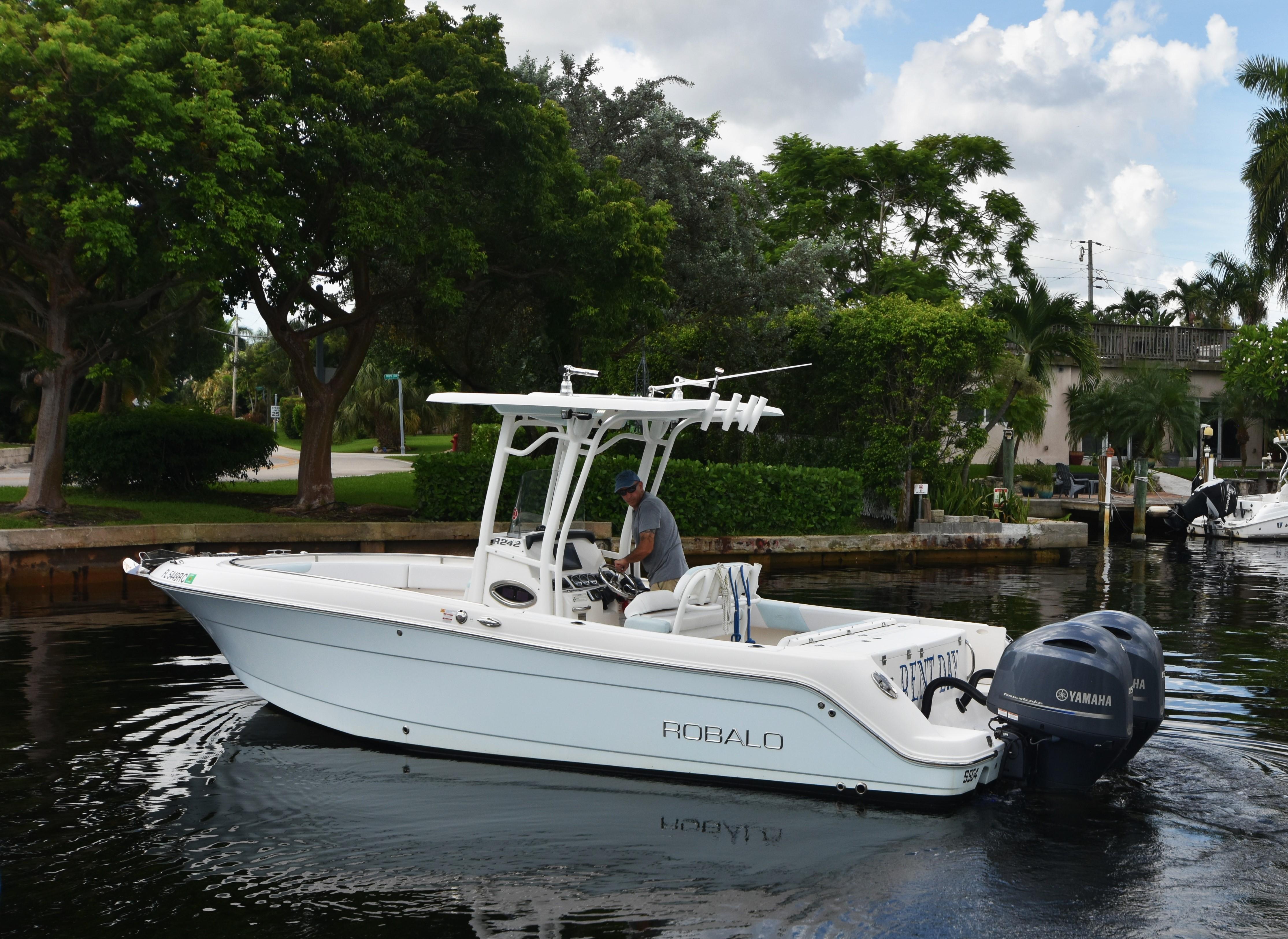 2016 Robalo R242 Center Console Centre Console for sale - YachtWorld