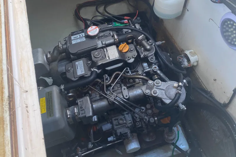 Tiki Yacht Photos Pics 