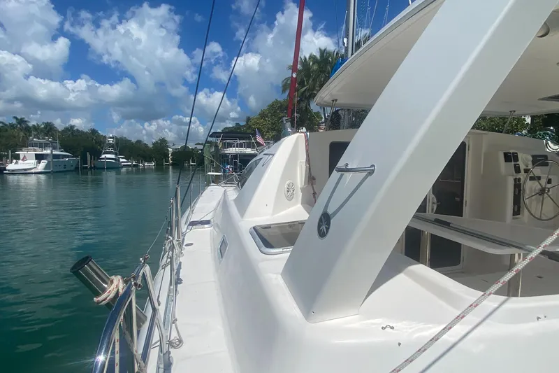 Tiki Yacht Photos Pics 