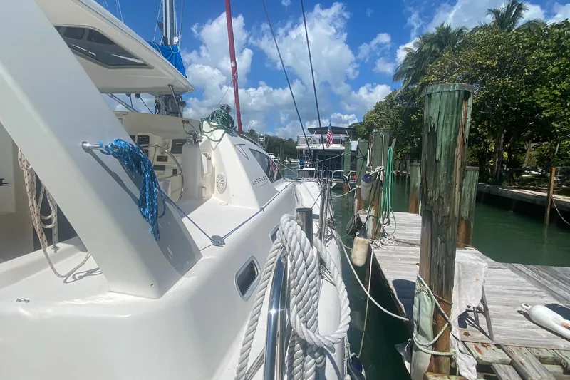 Tiki Yacht Photos Pics 