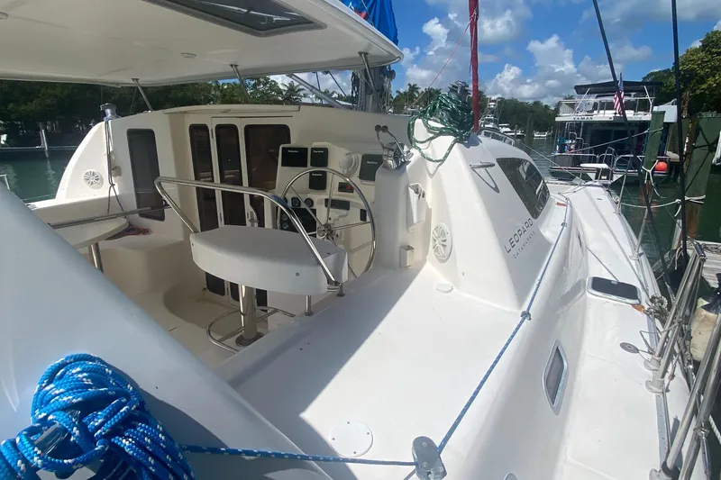 Tiki Yacht Photos Pics 