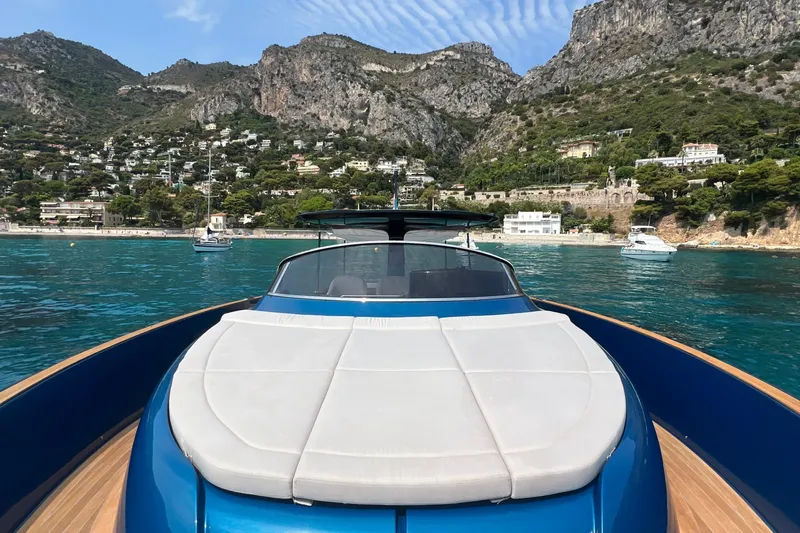  Yacht Photos Pics 2021 Solaris Power 48 OPEN yacht cruising near scenic coastal cliffs.