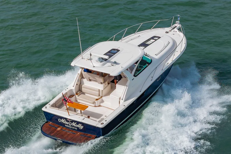 Miss Molly Yacht Photos Pics 