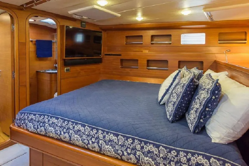 Zanzibar Yacht Photos Pics Master stateroom