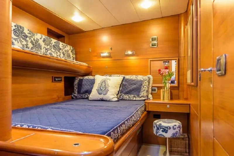 Zanzibar Yacht Photos Pics Third cabin