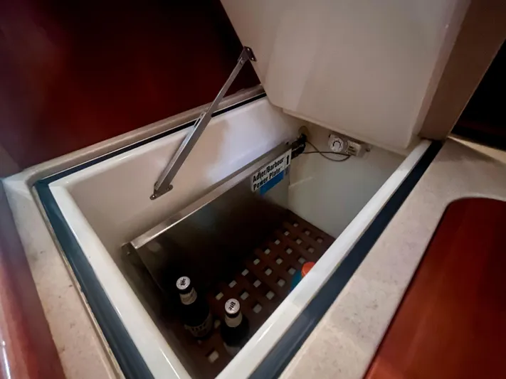  Yacht Photos Pics 2005 Hinckley Picnic Boat EP interior cooler with beverages inside.