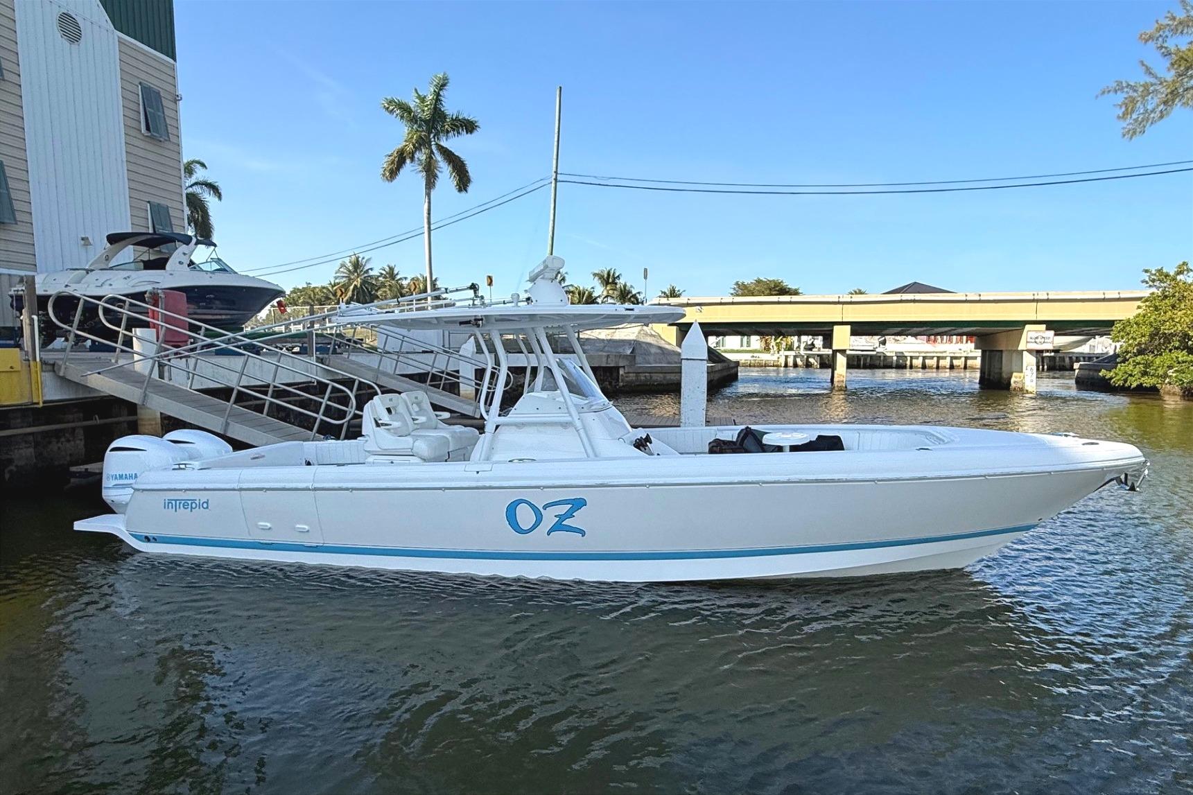 2017 Intrepid 327 Open