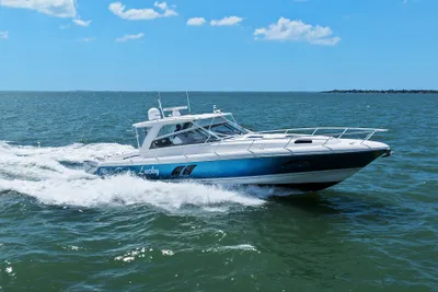 Intrepid 475 Sport Yacht