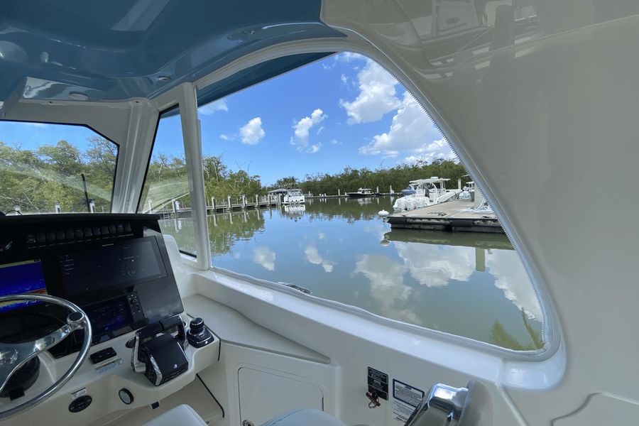 2022 Boston Whaler 380 Realm