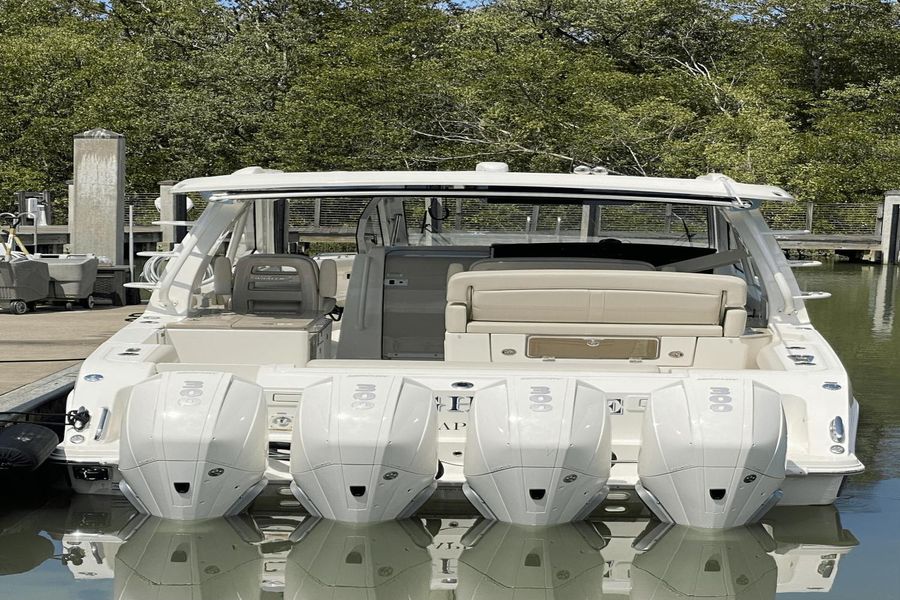 2022 Boston Whaler 380 Realm