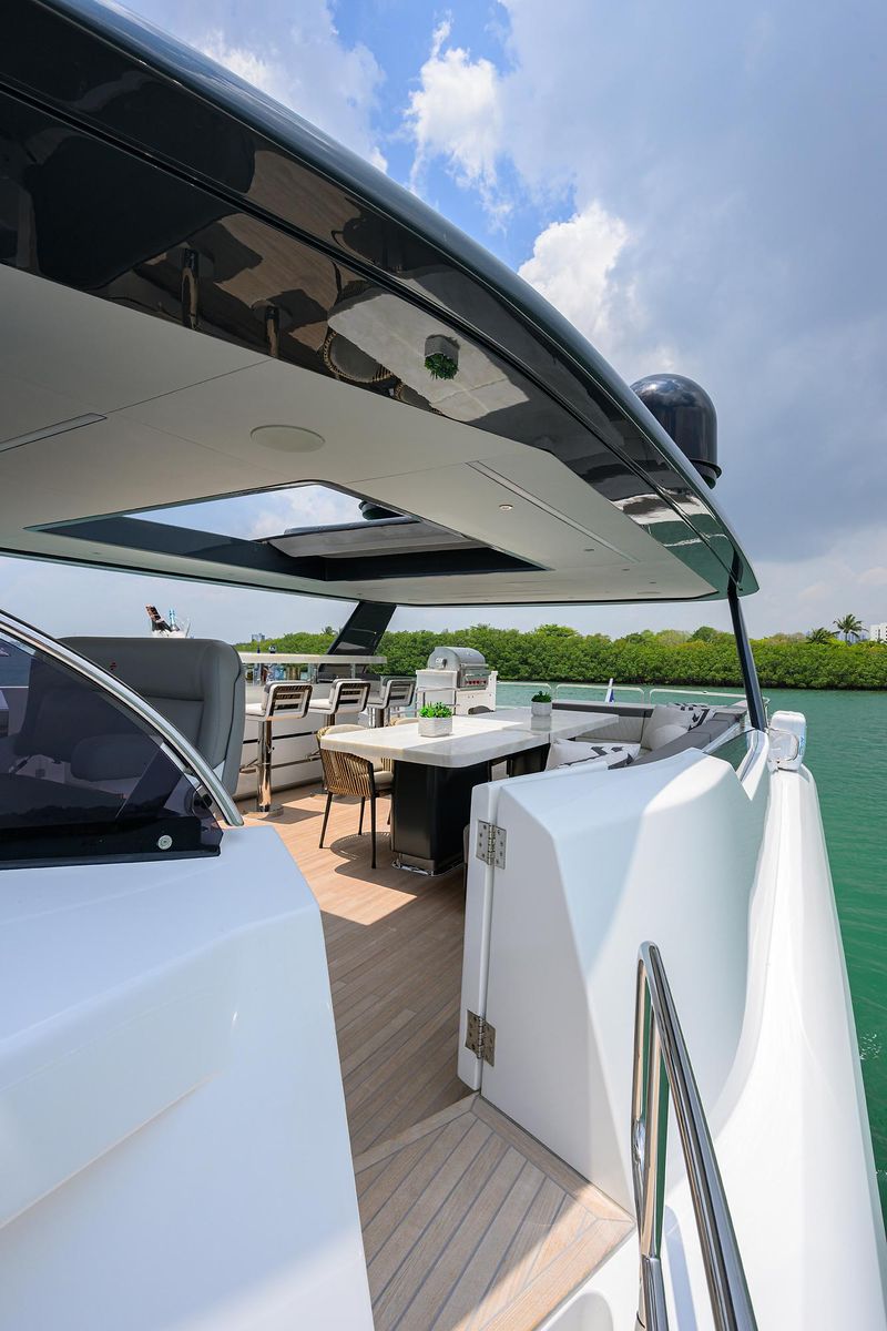 2024 Sirena 88 