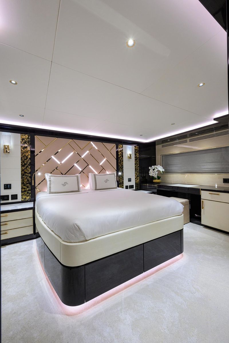 2024 Sirena 88 