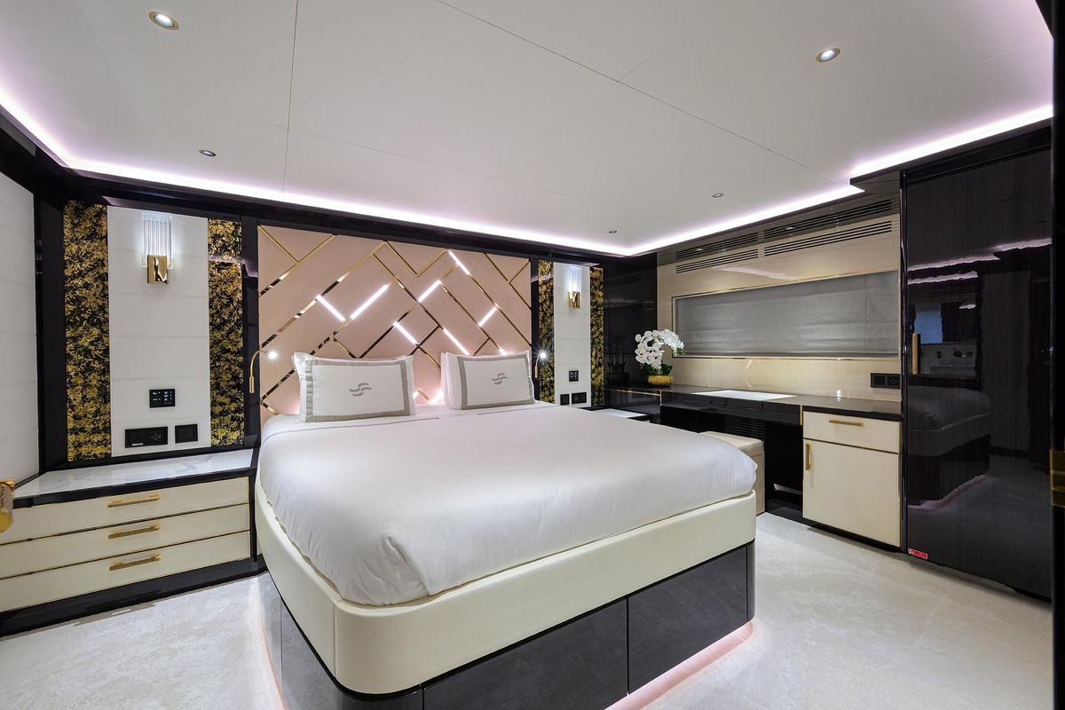 2024 Sirena 88 