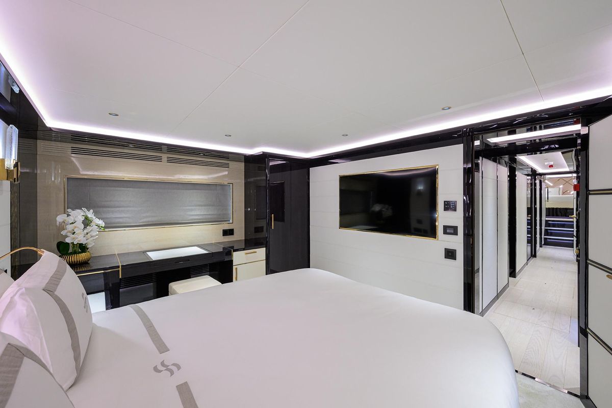 2024 Sirena 88 